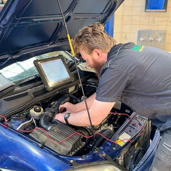 Auto electrician in Bentley carrying out auto electrical diagnostics